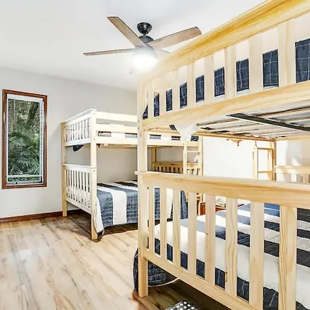 Buccaneer Bungalow On Amelia Isle!